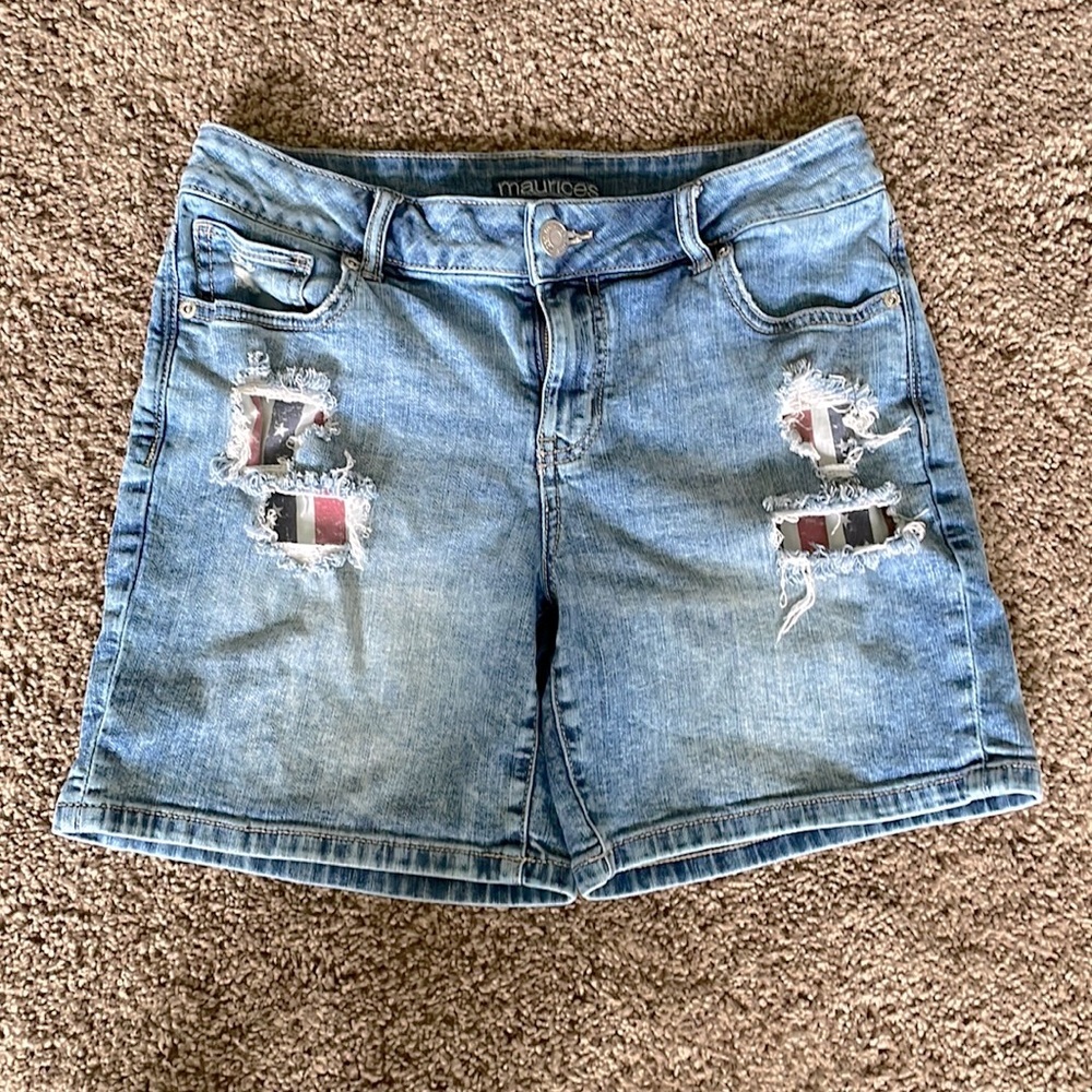 Maurice’s Americana Distressed Shorts Size 8
